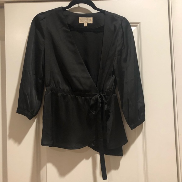 Black blouse! - Picture 1 of 6